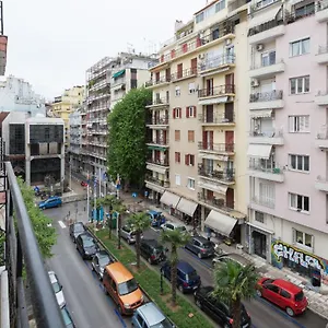 https://hippodrome-flatlet.hotels-of-thessaloniki.com